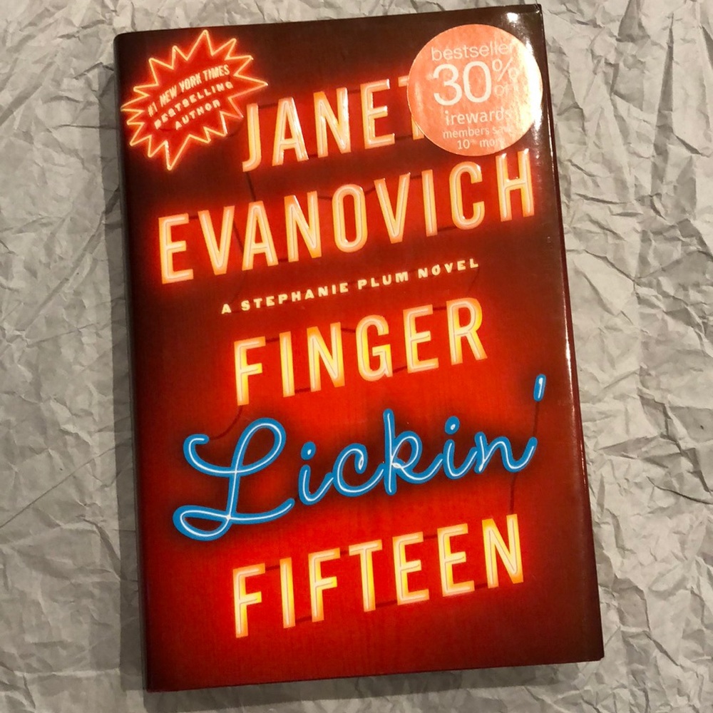 ⭐️3 for $15⭐️ Hardcover | Finger Lickin’ Fifteen by Janet Evanovich